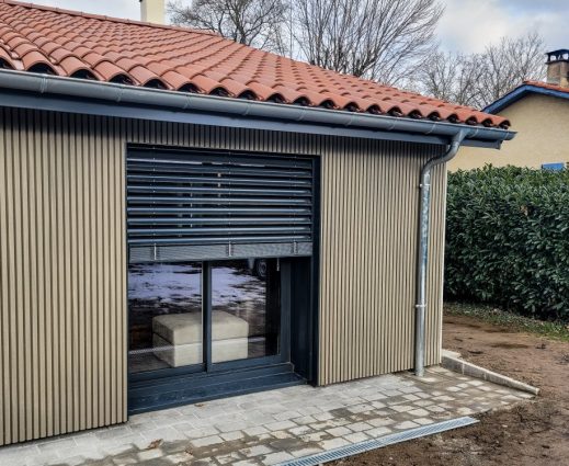 Nouvelle pose d'un brise soleil orientable à St Genis Laval !